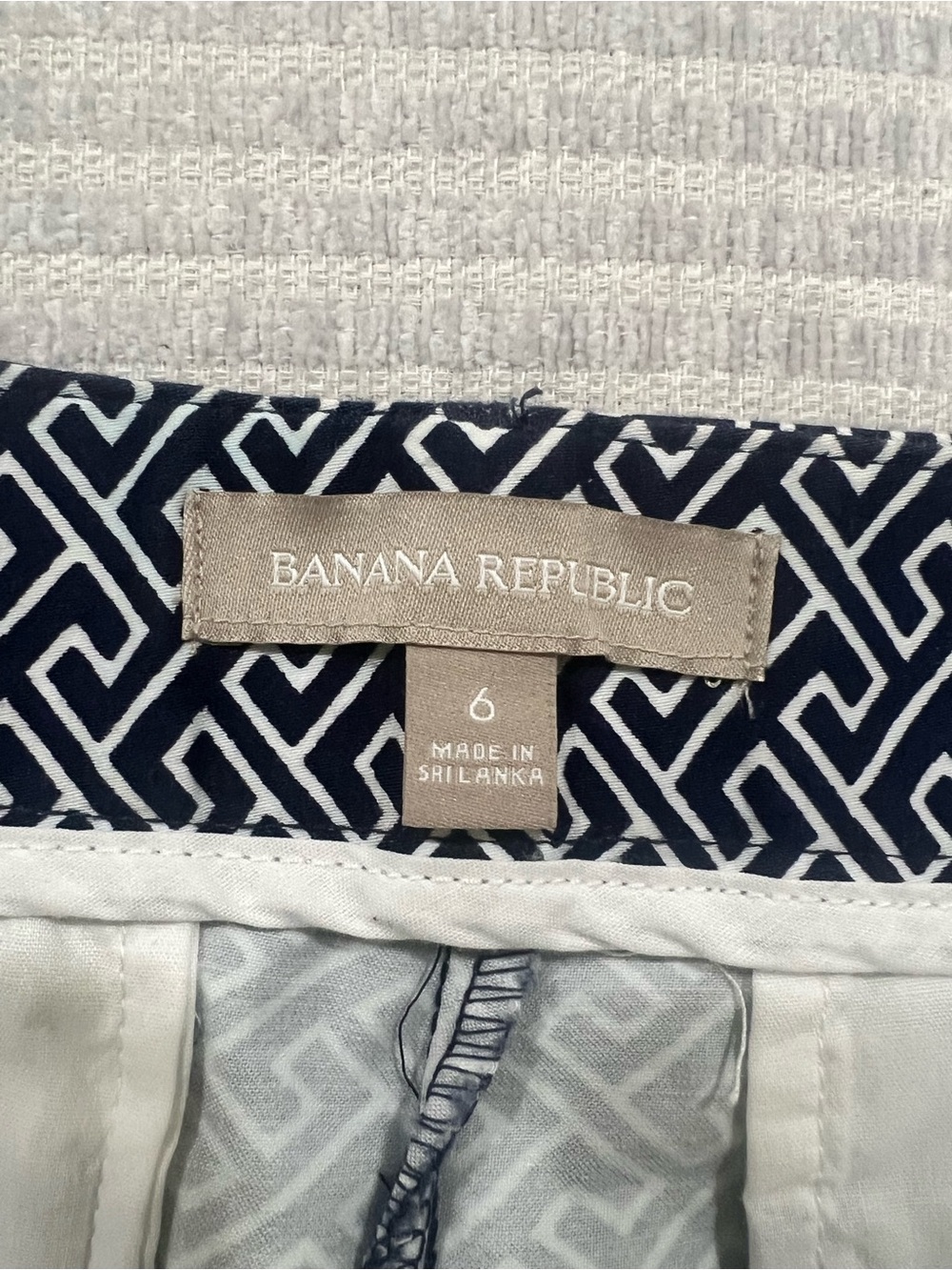 Bundle of (4) Size 6 shorts from (1) LOFT and (3) from Banana Republic - Picture 7 of 11